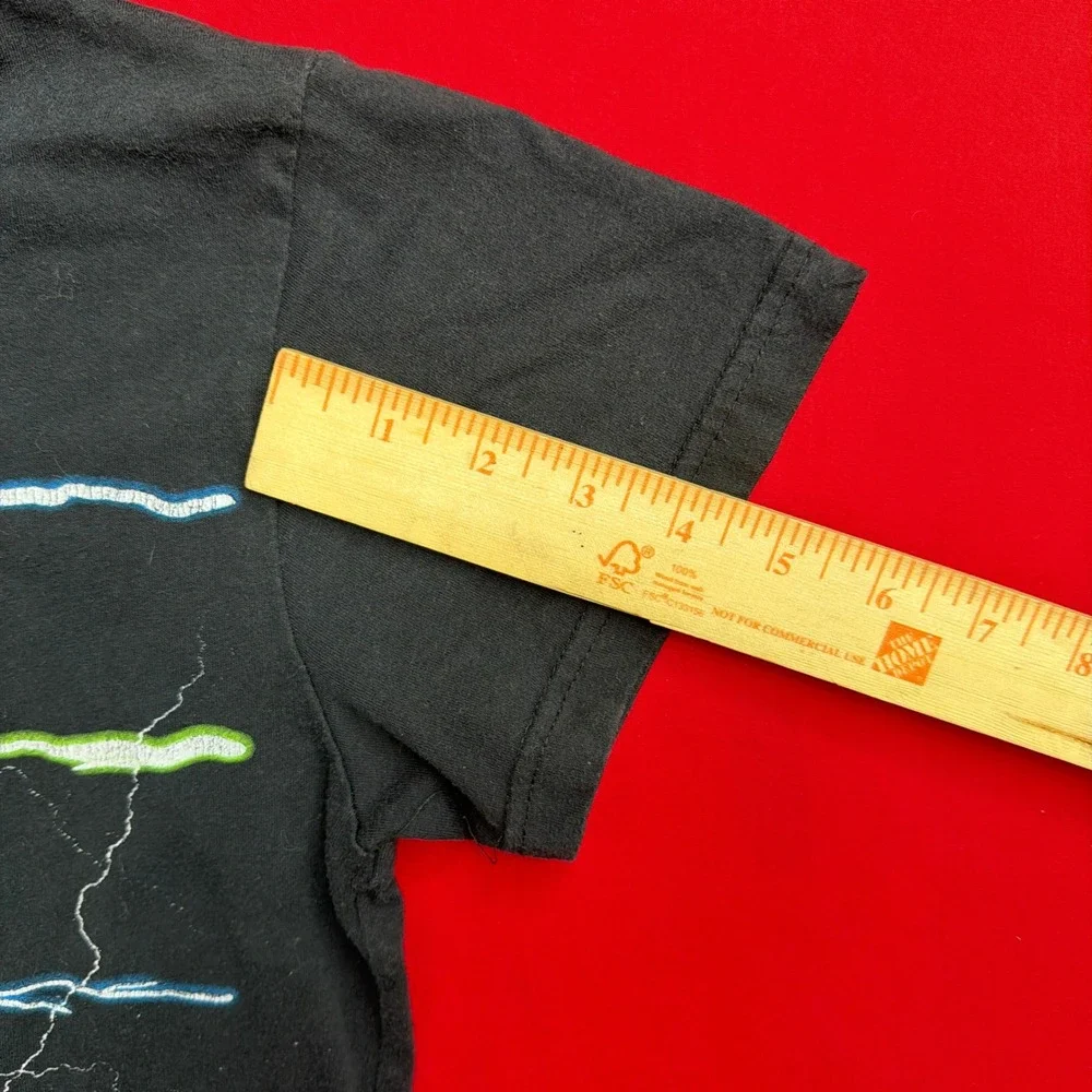 VTG Style Top Heavy Kids Lightning Bolt Graphic T-Shirt Black V-Neck Size Medium